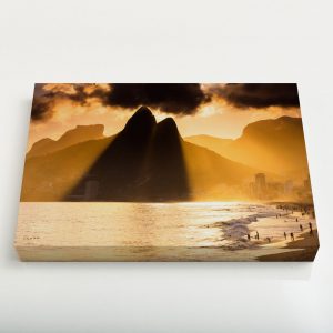 Quadro Canvas – Entardecer na Praia de Ipanema e Leblon com Dois Irmaos e Pedra da GÃ¡vea ao fundo