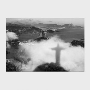 Jogo Americano – Sombra do Cristo Redentor nas Nuvens com P…